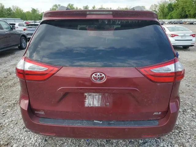 2017 TOYOTA SIENNA XLE  
