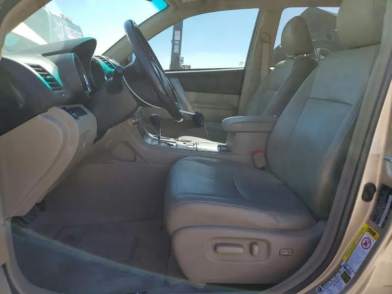 2010 TOYOTA HIGHLANDER SE  