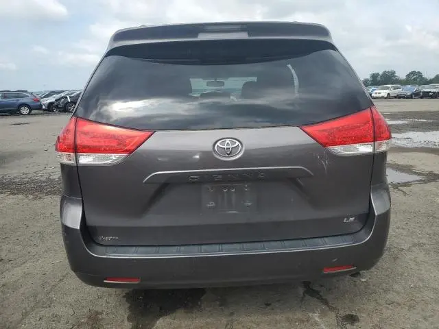 2013 TOYOTA SIENNA LE  
