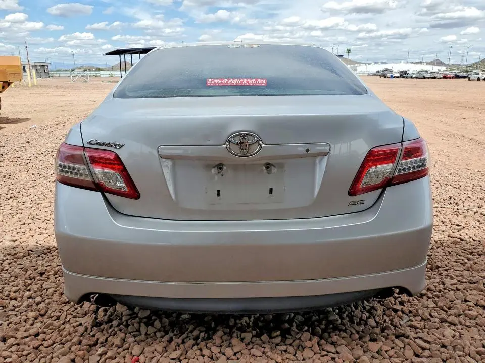 2011 TOYOTA CAMRY SE  
