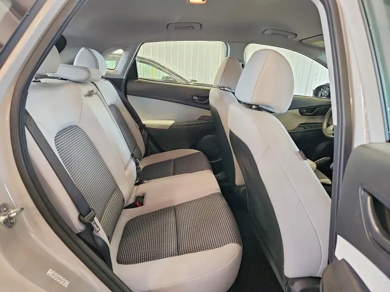 2022 HYUNDAI KONA SE  