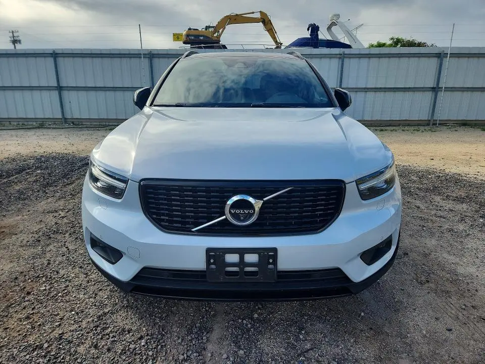2020 VOLVO XC40 T5 R-DESIGN  