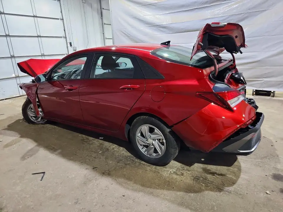 2025 HYUNDAI ELANTRA SE  
