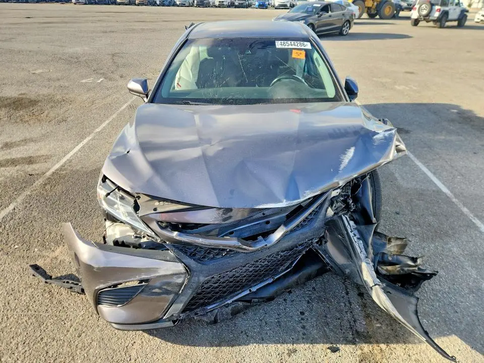 2018 TOYOTA CAMRY SE  