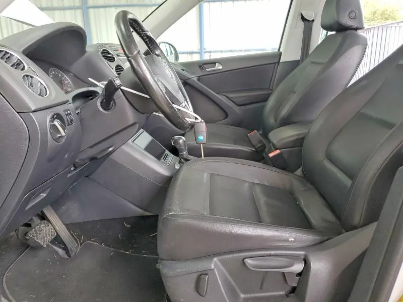2011 VOLKSWAGEN TIGUAN S  