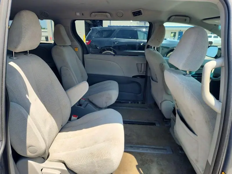 2013 TOYOTA SIENNA LE  