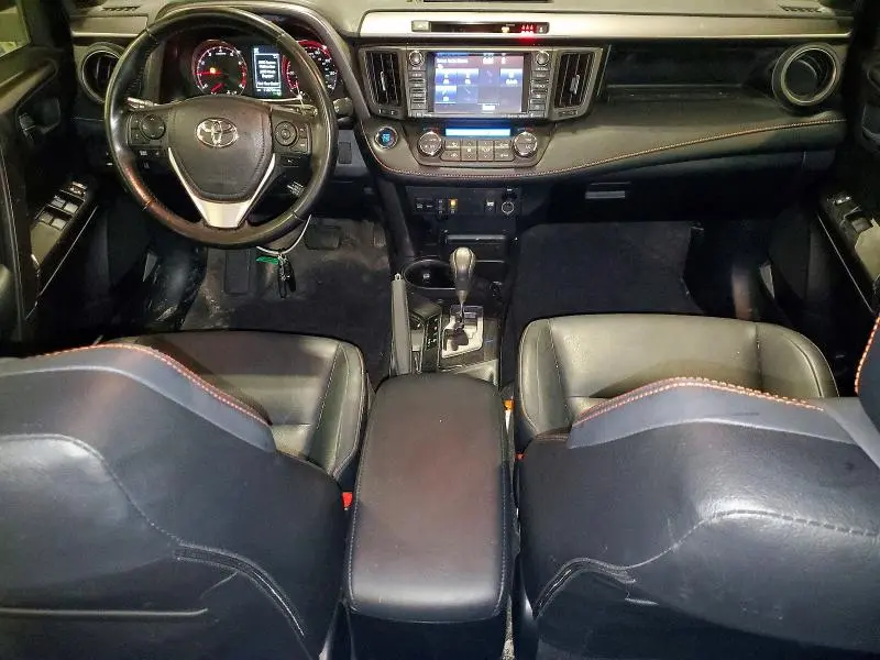 2018 TOYOTA RAV4 SE  
