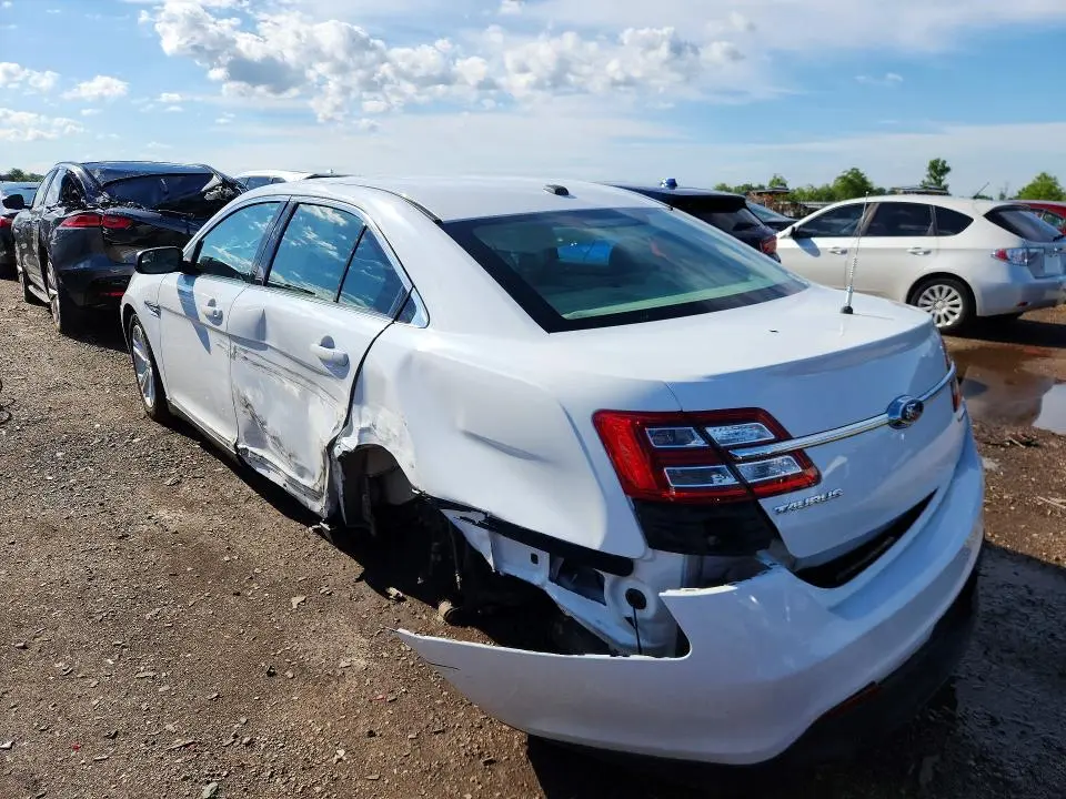 2015 FORD TAURUS SE  