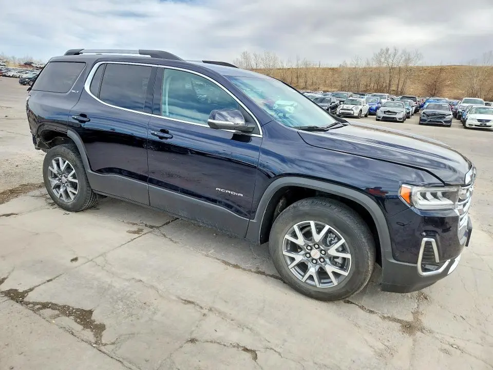2022 GMC ACADIA SLT  