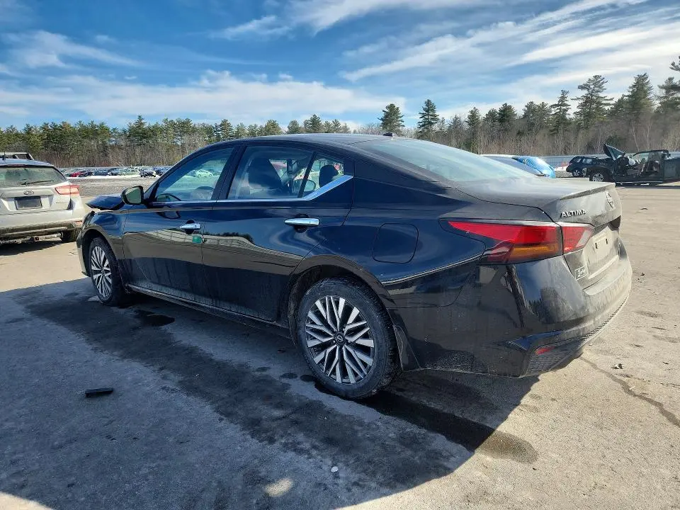 2024 NISSAN ALTIMA SV  