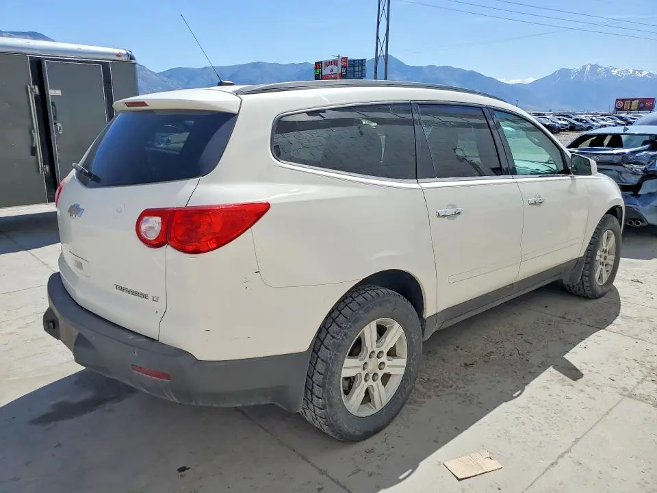 2011 CHEVROLET TRAVERSE LT  