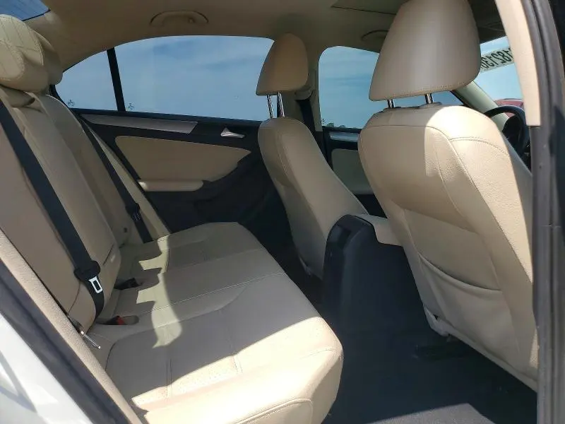 2017 VOLKSWAGEN JETTA SE  