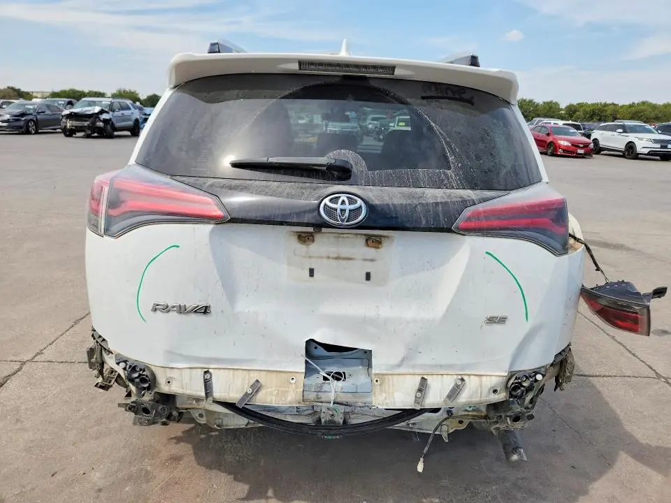 2016 TOYOTA RAV4 SE  