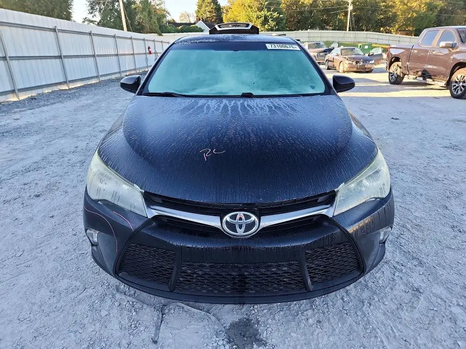 2015 TOYOTA CAMRY SE  