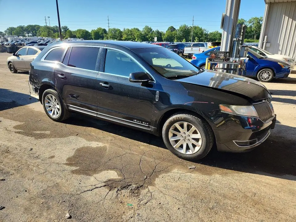 2014 LINCOLN MKT   