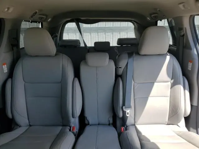 2015 TOYOTA SIENNA XLE