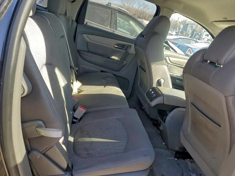 2016 CHEVROLET TRAVERSE LS  