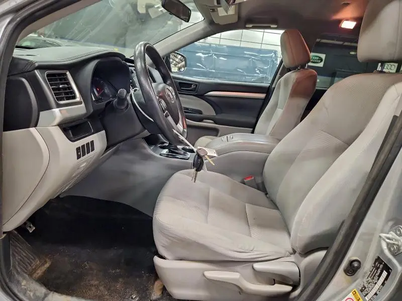 2015 TOYOTA HIGHLANDER LE  