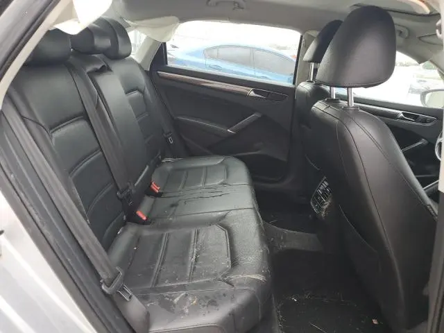 2017 VOLKSWAGEN PASSAT SE  