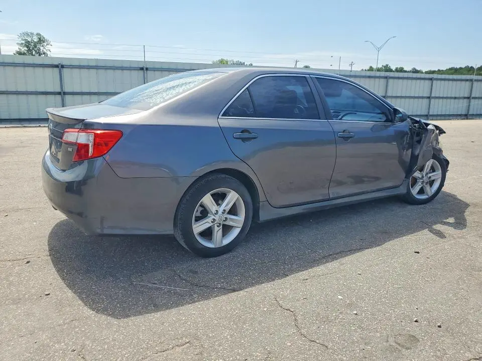 2014 TOYOTA CAMRY SE  