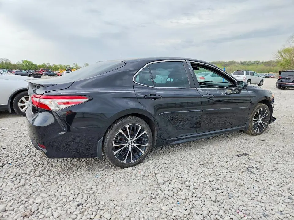 2018 TOYOTA CAMRY SE  