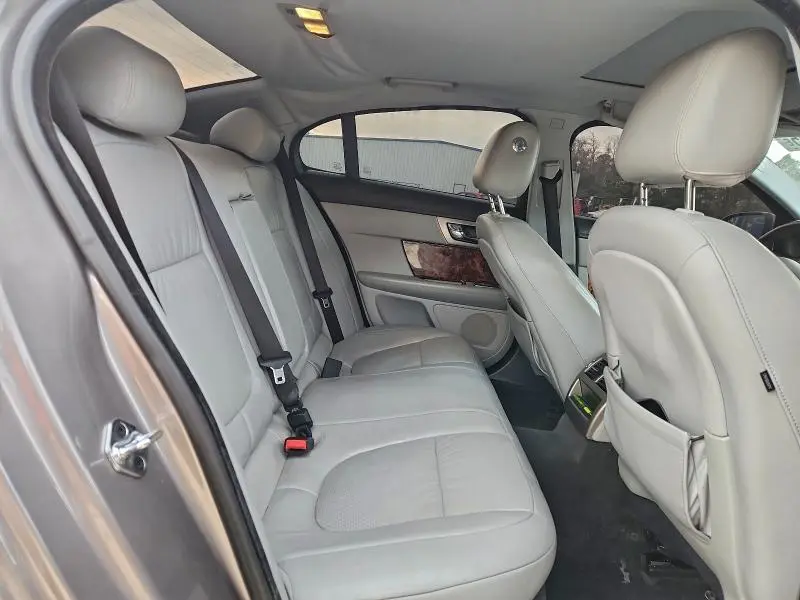 2010 JAGUAR XF PREMIUM  