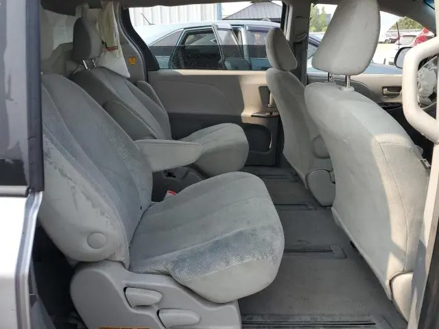 2011 TOYOTA SIENNA   