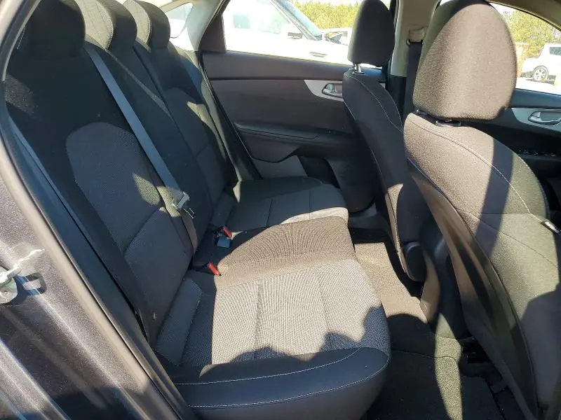 2023 KIA FORTE LX  