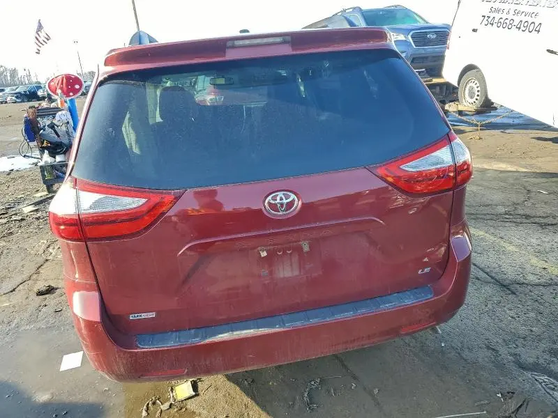 2015 TOYOTA SIENNA LE  