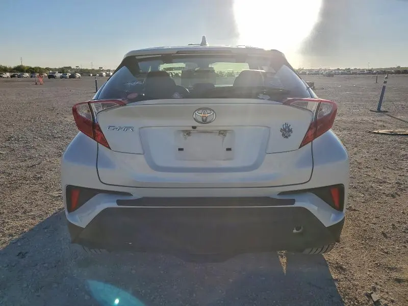 2020 TOYOTA C-HR XLE  