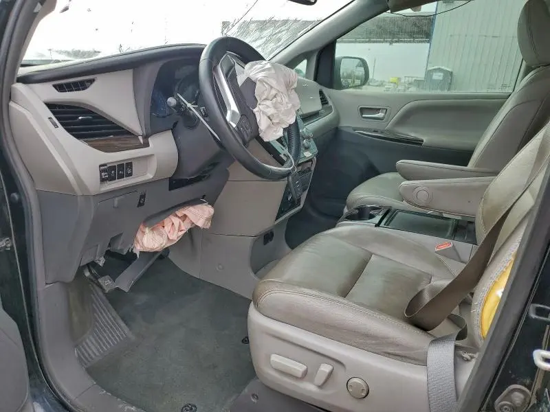 2015 TOYOTA SIENNA XLE  