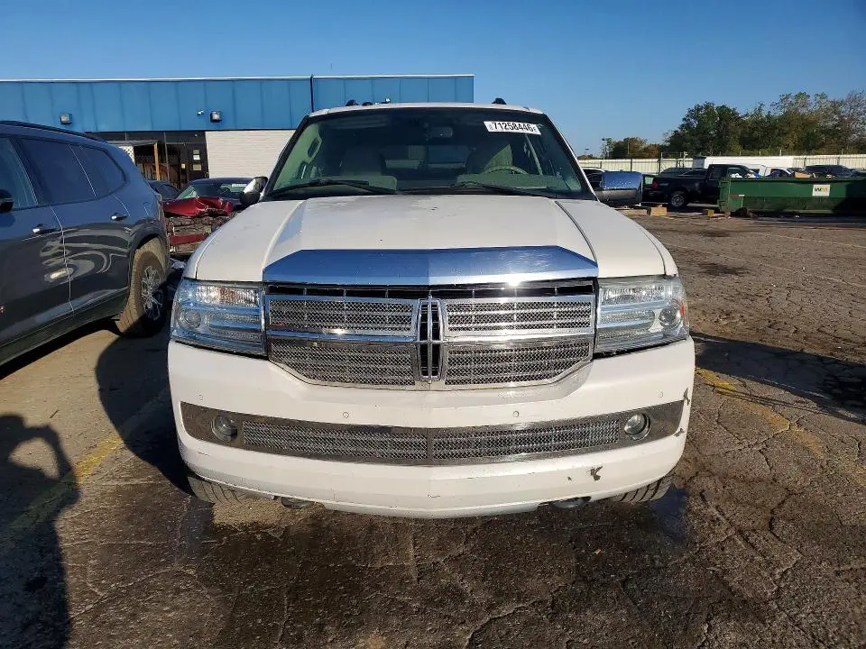 2011 LINCOLN NAVIGATOR   