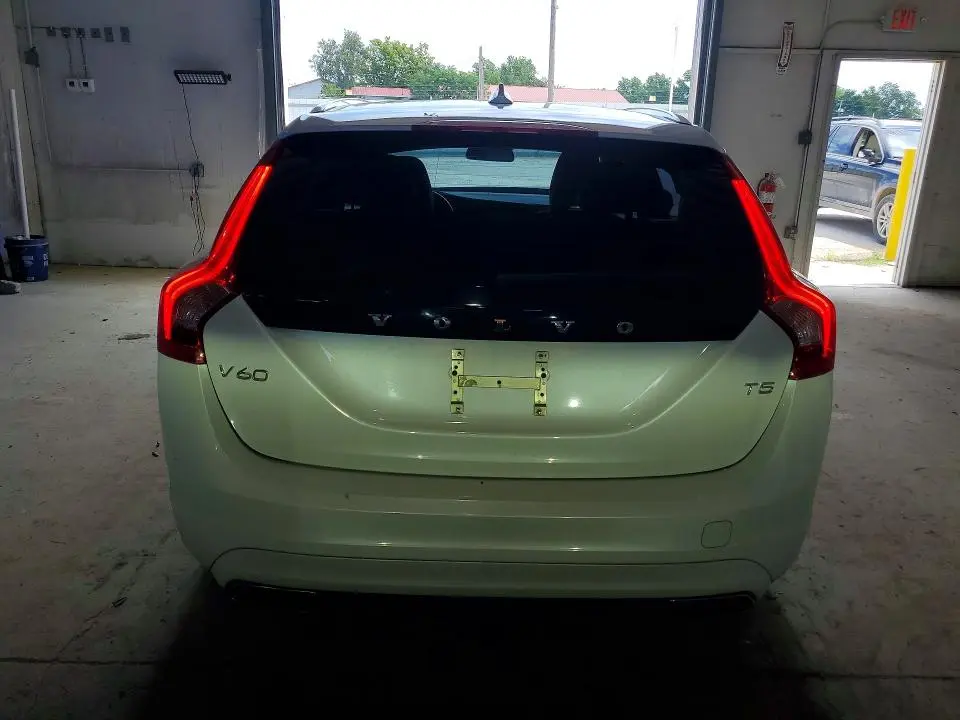2015 VOLVO V60 PREMIER  