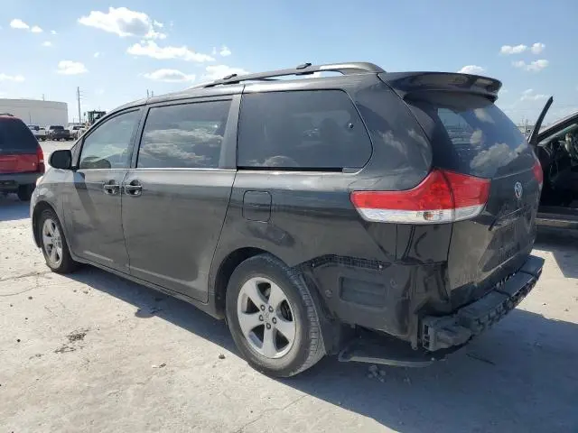 2013 TOYOTA SIENNA LE  