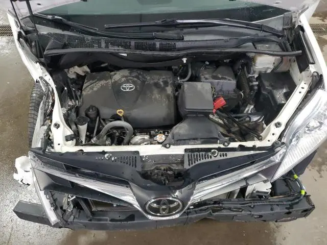 2019 TOYOTA SIENNA LE  