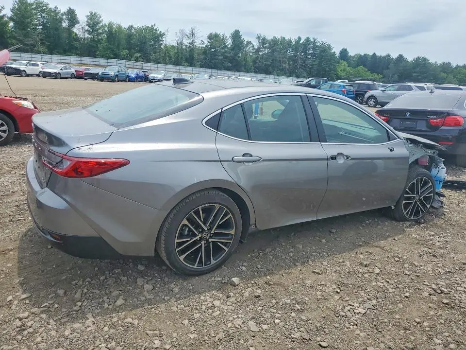 2025 TOYOTA CAMRY XLE  