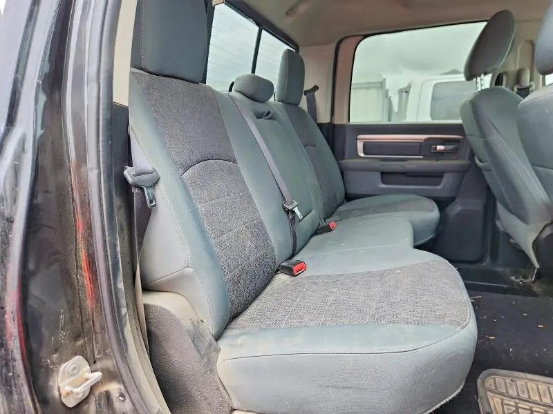 2016 RAM 1500 SLT  