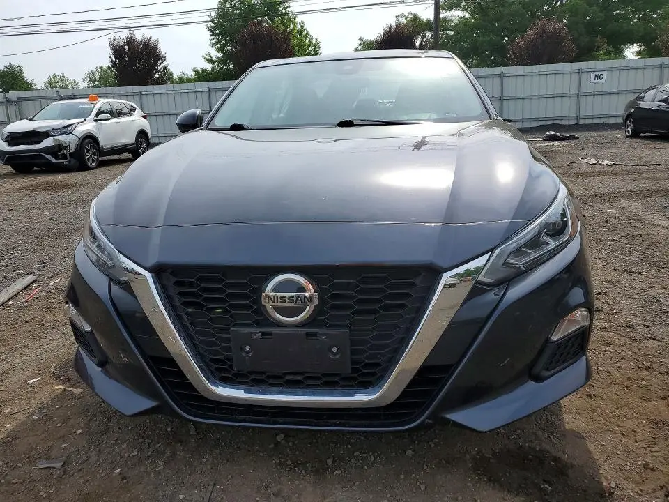 2022 NISSAN ALTIMA SV  