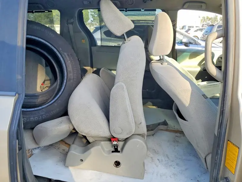 2012 TOYOTA SIENNA LE 8-PASSENGER  