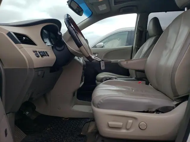 2013 TOYOTA SIENNA XLE  