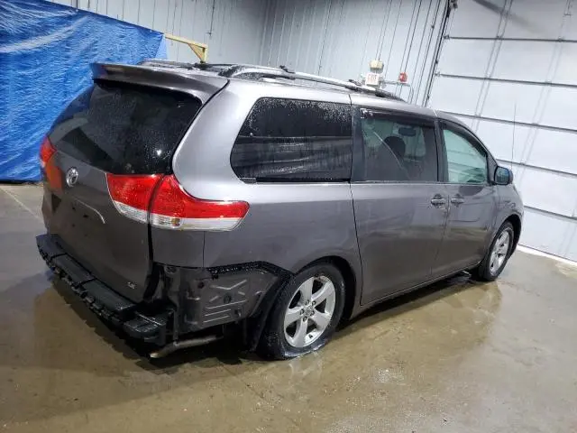 2011 TOYOTA SIENNA LE