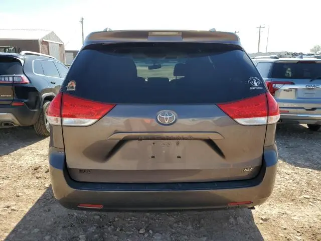 2013 TOYOTA SIENNA XLE  