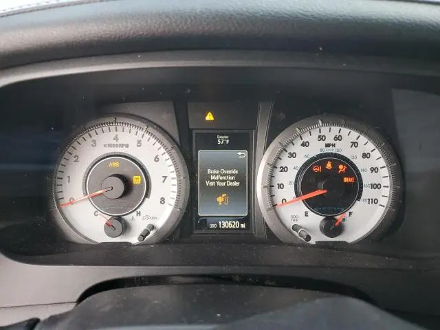 2017 TOYOTA SIENNA SE  