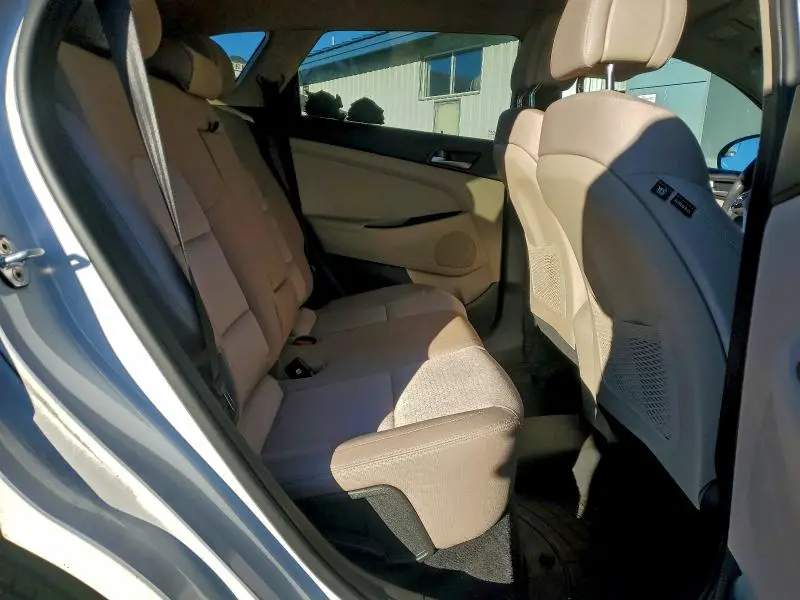 2018 HYUNDAI TUCSON SE  