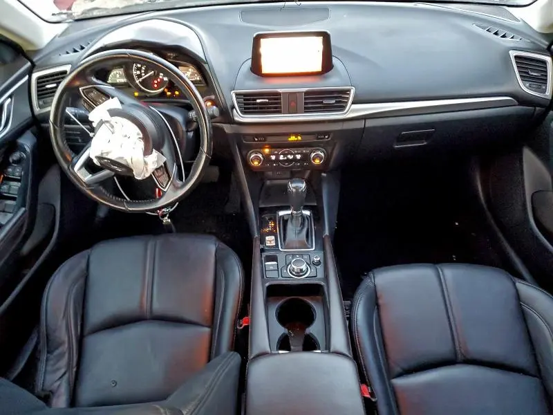 2018 MAZDA 3 TOURING  