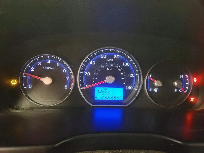 2011 HYUNDAI SANTA FE SE  