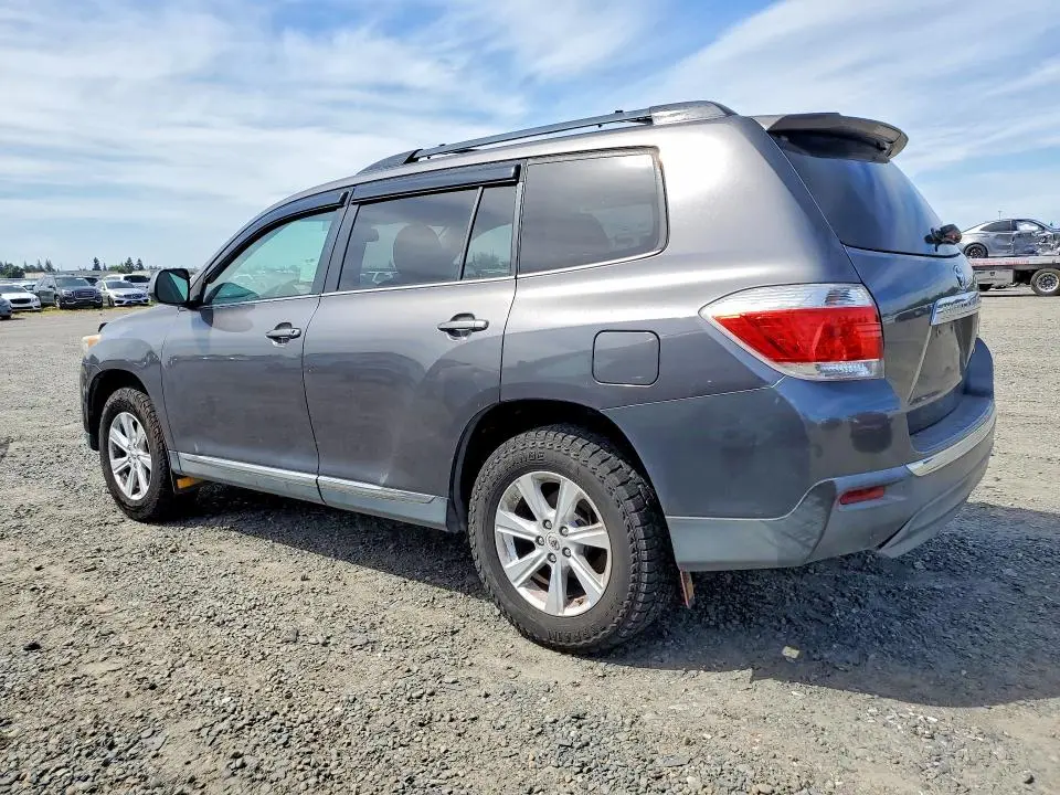 2012 TOYOTA HIGHLANDER SE  