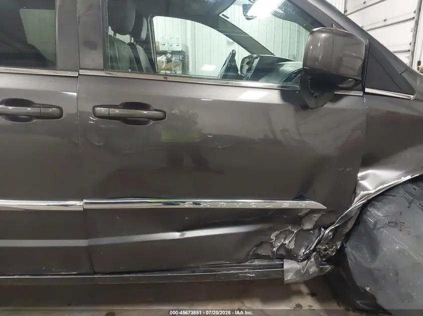 2016 CHRYSLER TOWN & COUNTRY TOURING