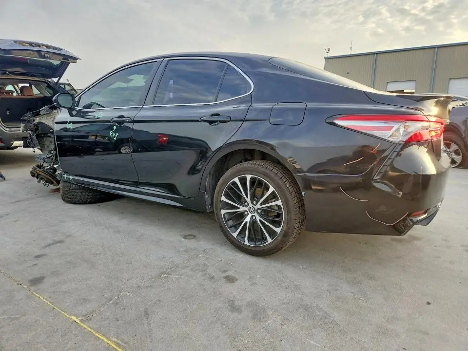2018 TOYOTA CAMRY SE  