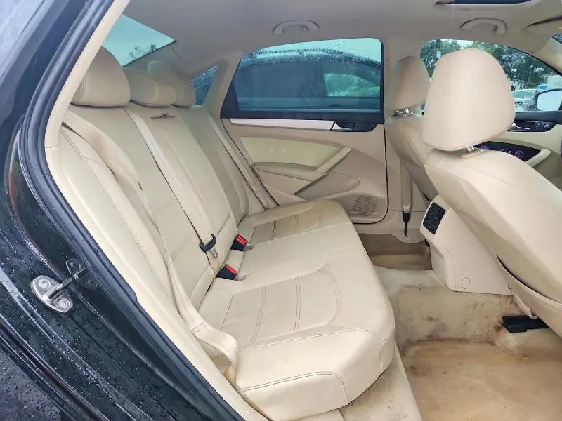 2013 VOLKSWAGEN PASSAT SE  